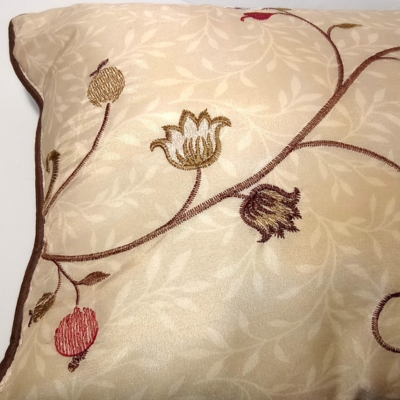 Beautiful Floral Rectangle Decorative Brown/Cream Pillow Size 15.5" x 13" - Picture 3 of 8